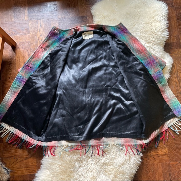 Vintage 60s Sharpee’s plaid wool cape with fringe - Picture 2 of 9